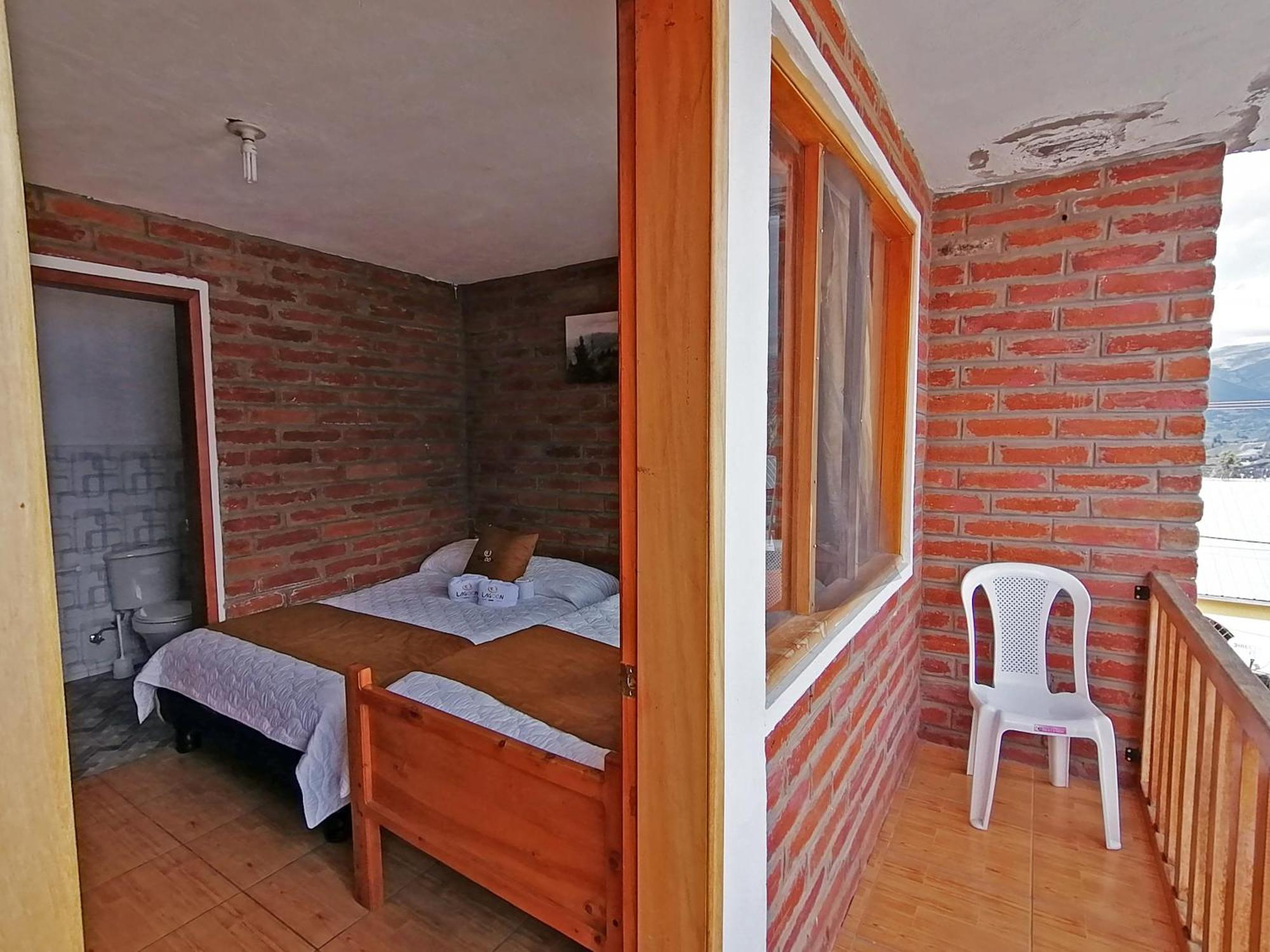 Lagoon Hotel Chugchilán Esterno foto