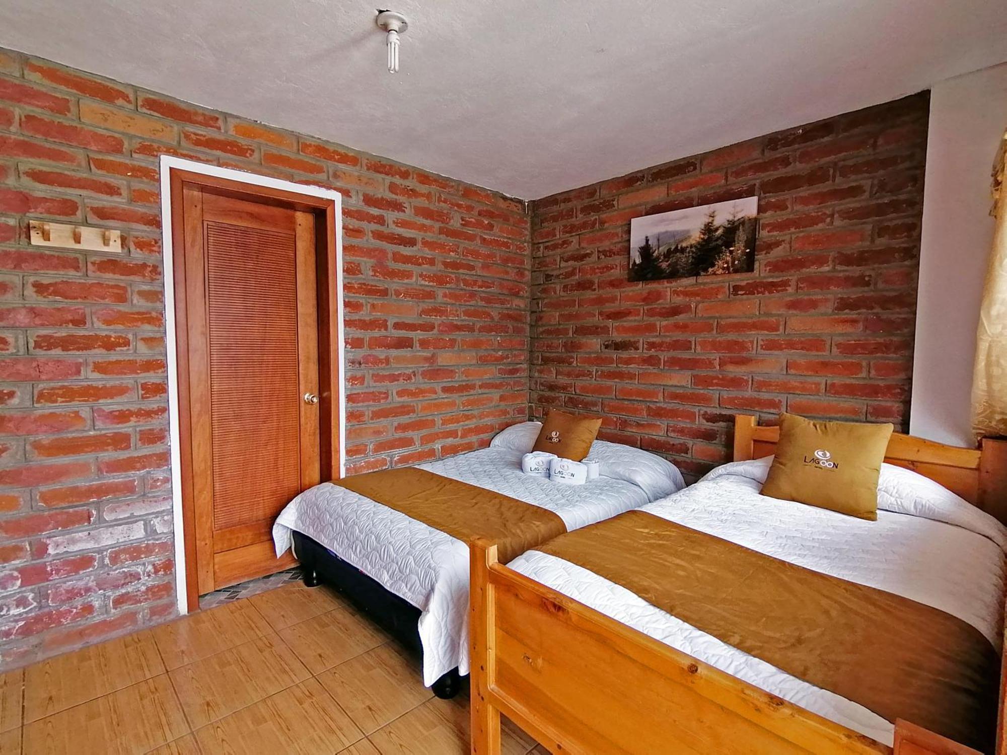 Lagoon Hotel Chugchilán Esterno foto