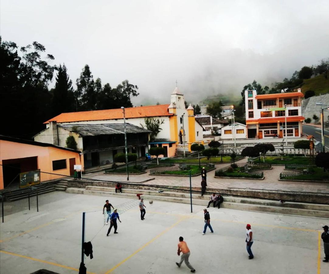 Lagoon Hotel Chugchilán Esterno foto